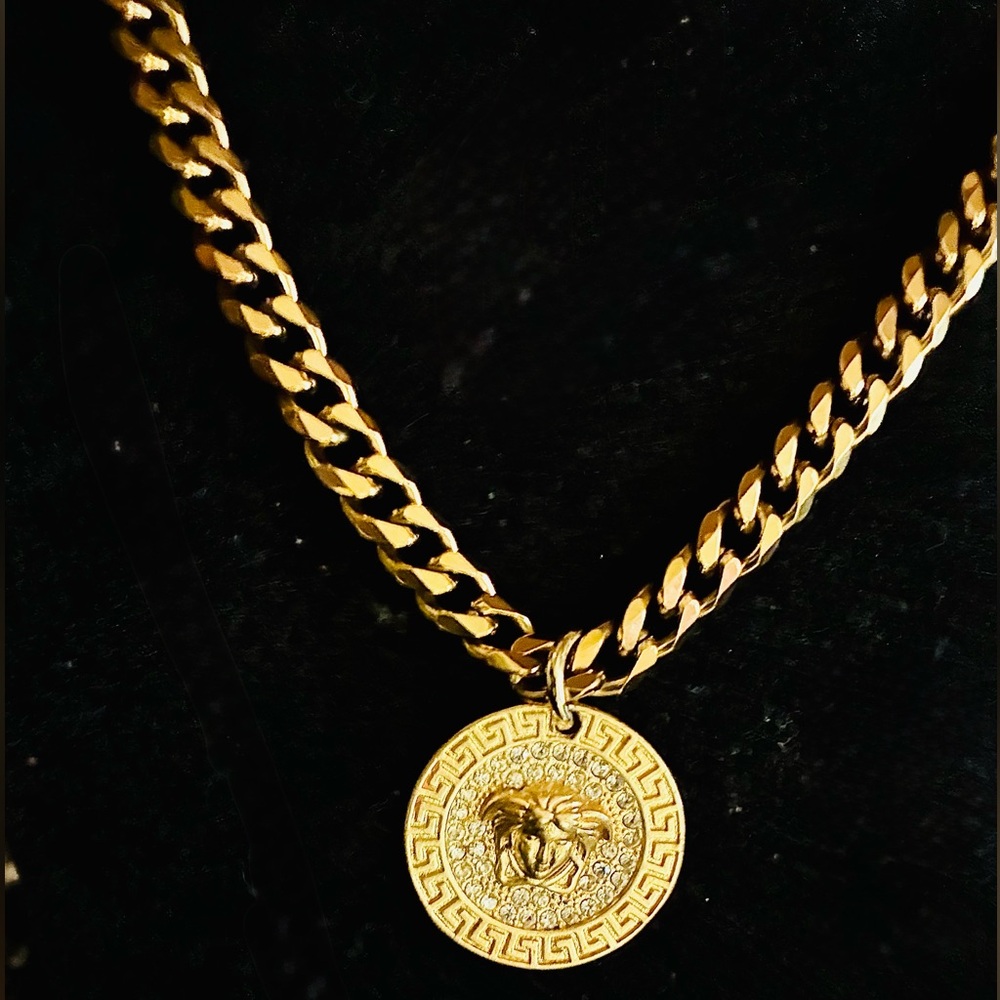 18kt Gold Plated Medusa Medallion Link Chain